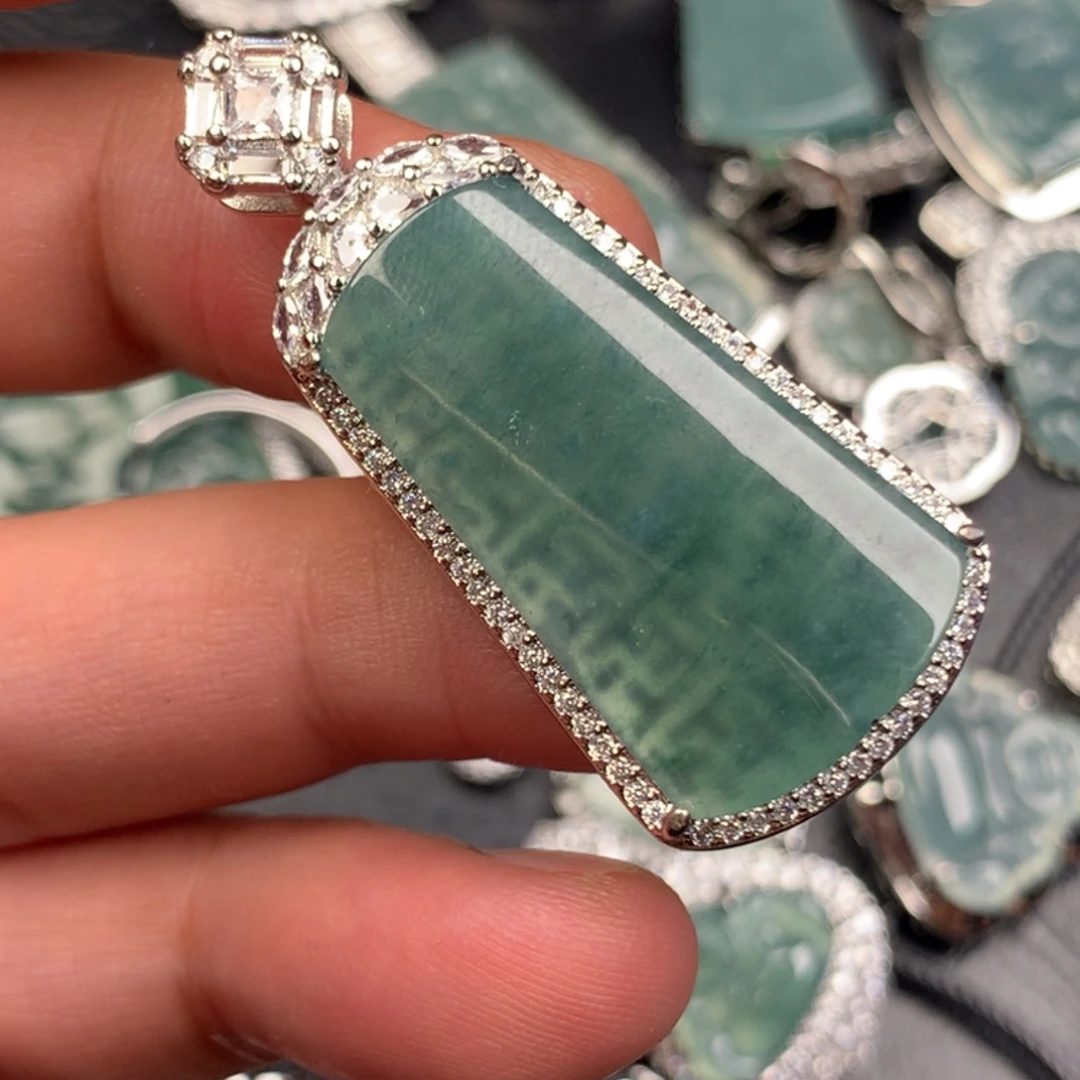 翡翠未镶嵌颈饰大无事牌