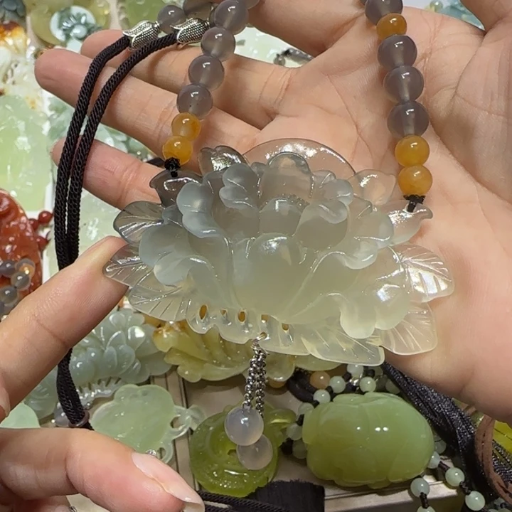 蛇纹石玉吊坠未镶嵌