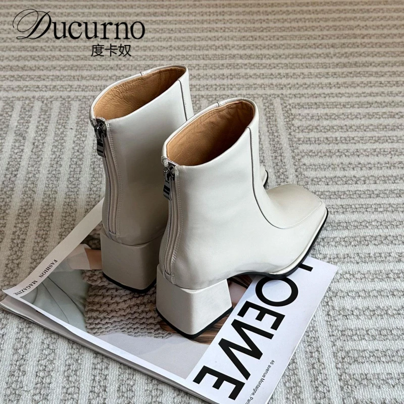 度卡奴真皮短靴女秋冬白色瘦瘦靴子粗跟高跟方头裸靴英伦风马丁靴