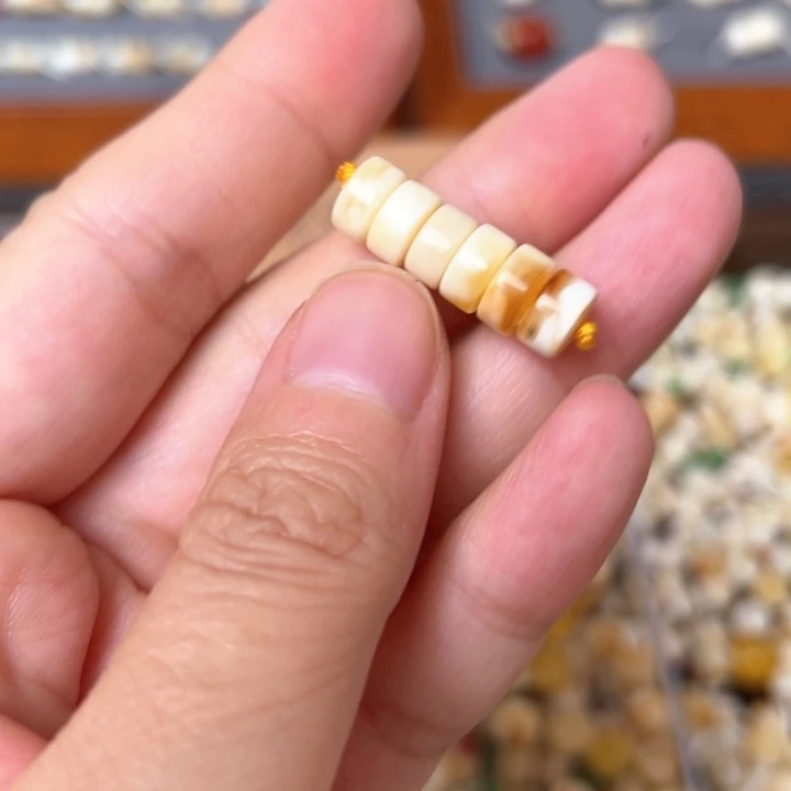 蜜蜡未镶嵌裸石7.6mm一组