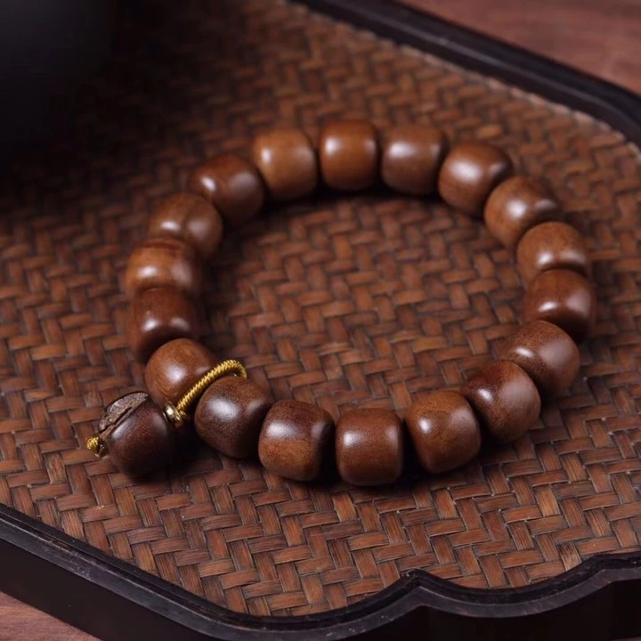 雷击枣木老型珠挂饰，加一棵雷痕款