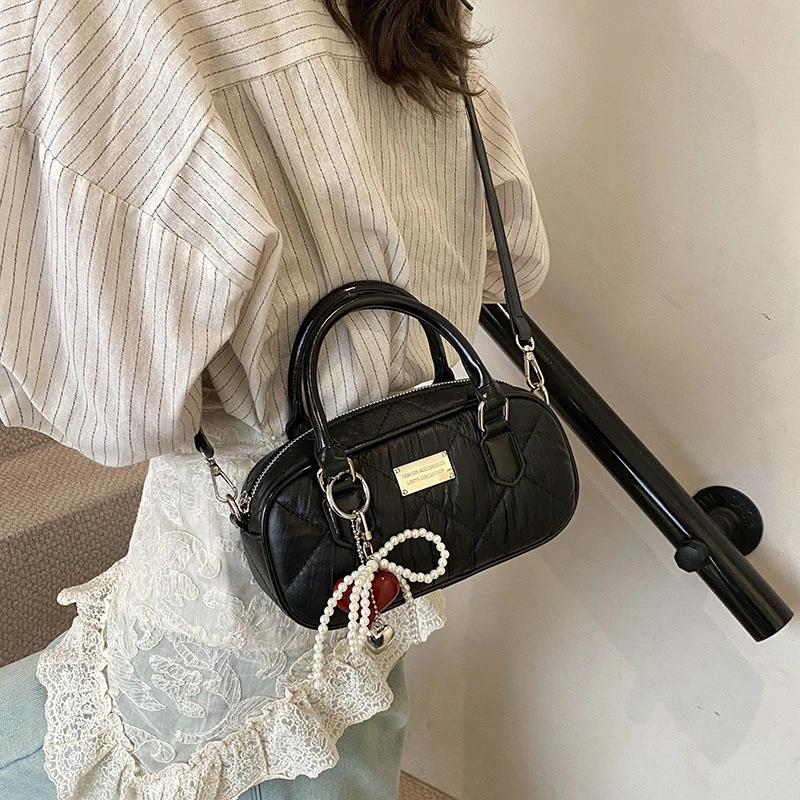 时尚手提保龄球包包女新款潮洋气菱格单肩斜挎包百搭简约波士顿包