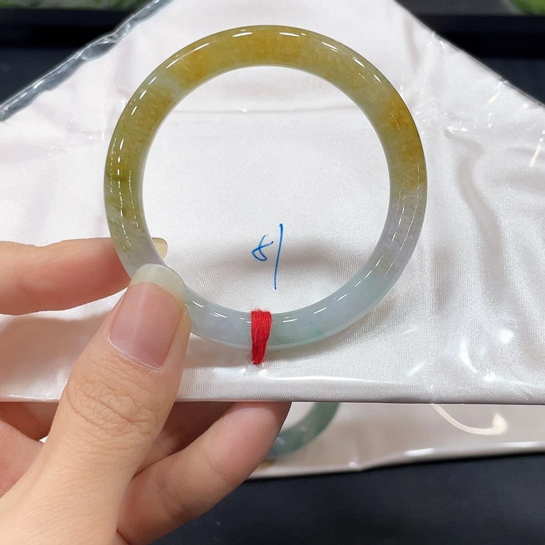 翡翠手镯未镶嵌翡翠手镯