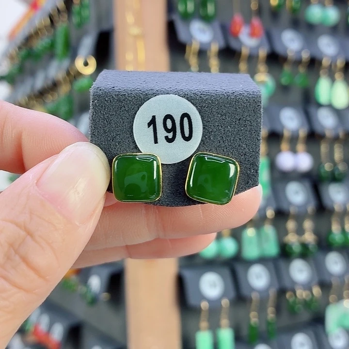 和田玉18K金镶嵌耳饰