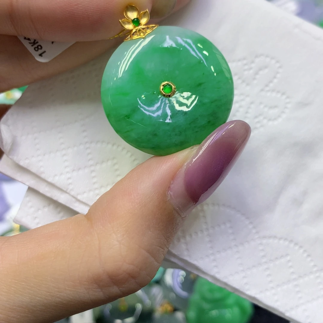 翡翠18K金镶嵌颈饰