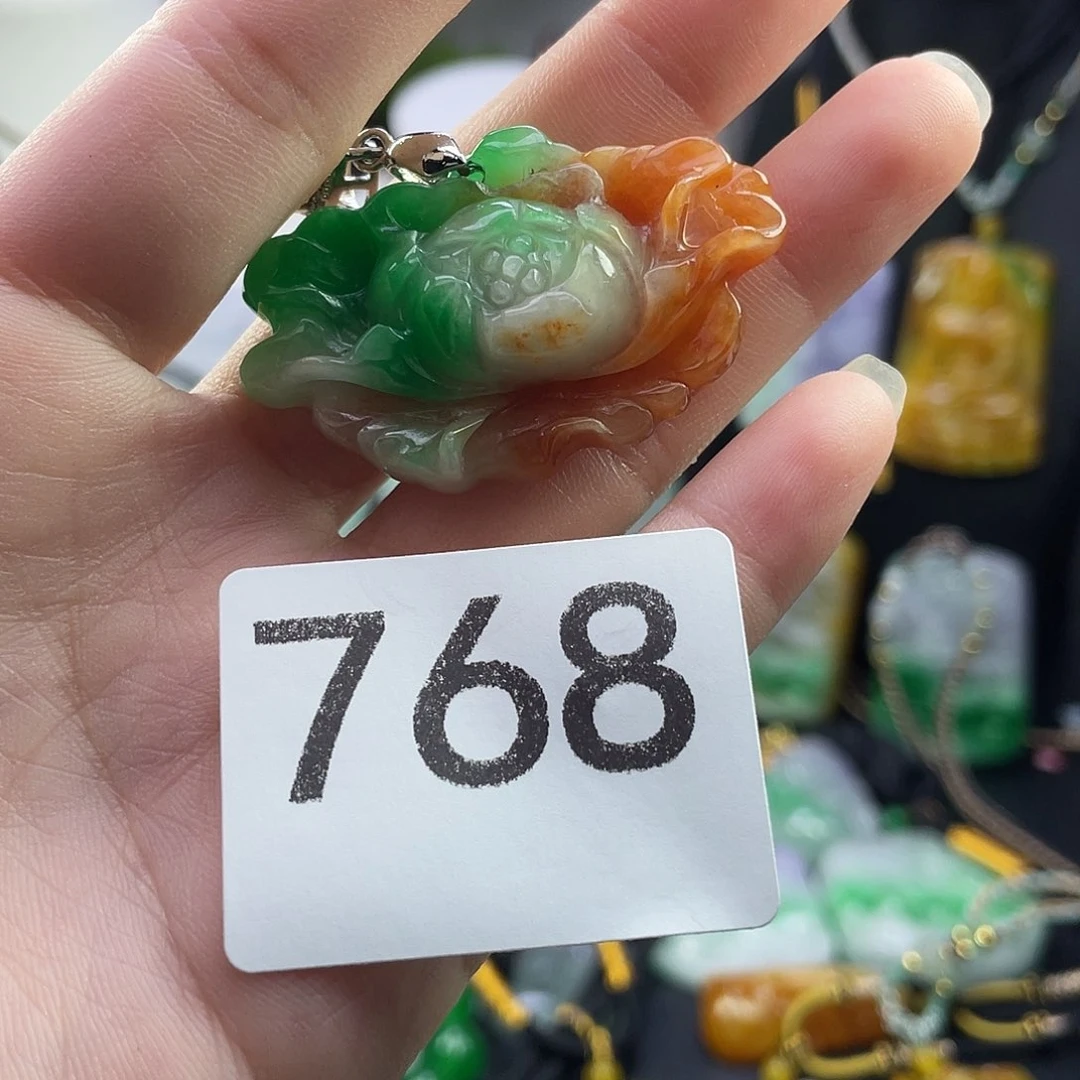 翡翠未镶嵌吊坠(赠链)