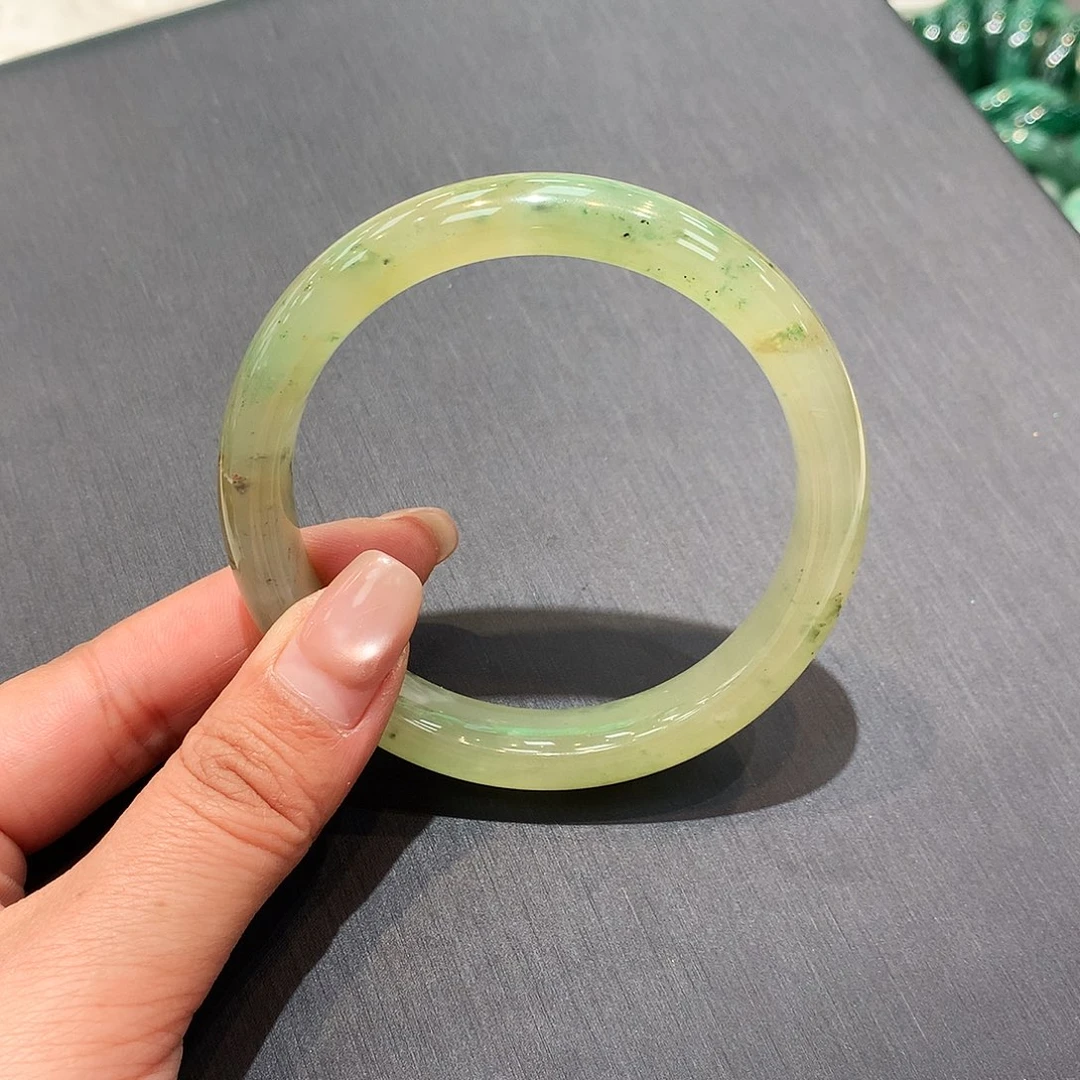 石英质玉未镶嵌手镯