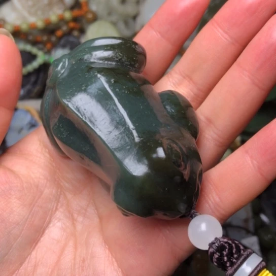 和田玉未镶嵌把件