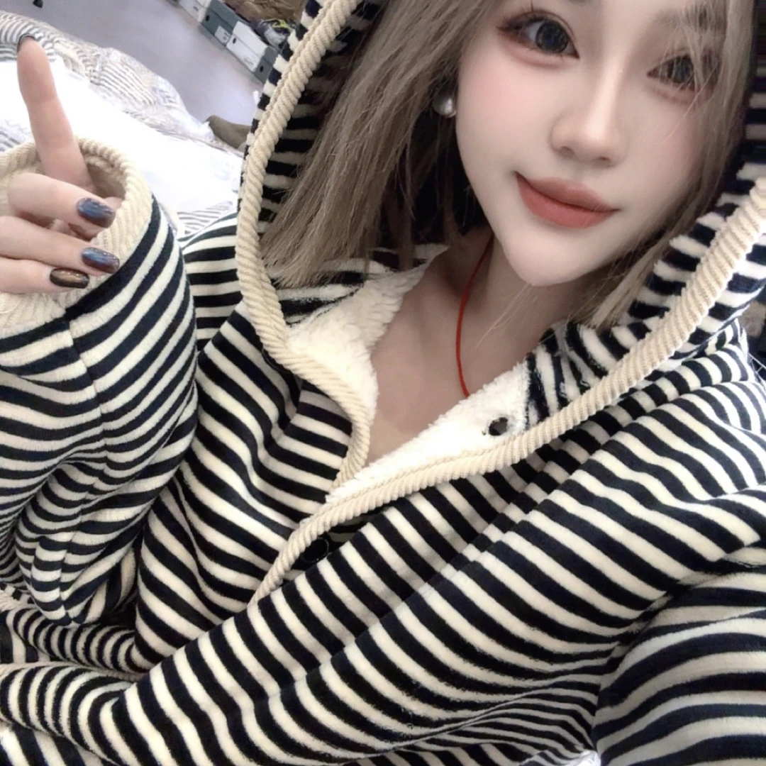 新款韩系条纹连帽珊瑚绒睡衣女秋冬季天保暖加厚可爱家居服套装女