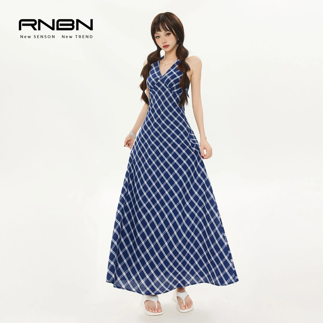 RNBN新款蓝色格纹连衣裙时尚减龄收腰修身显瘦设计感挂脖长裙