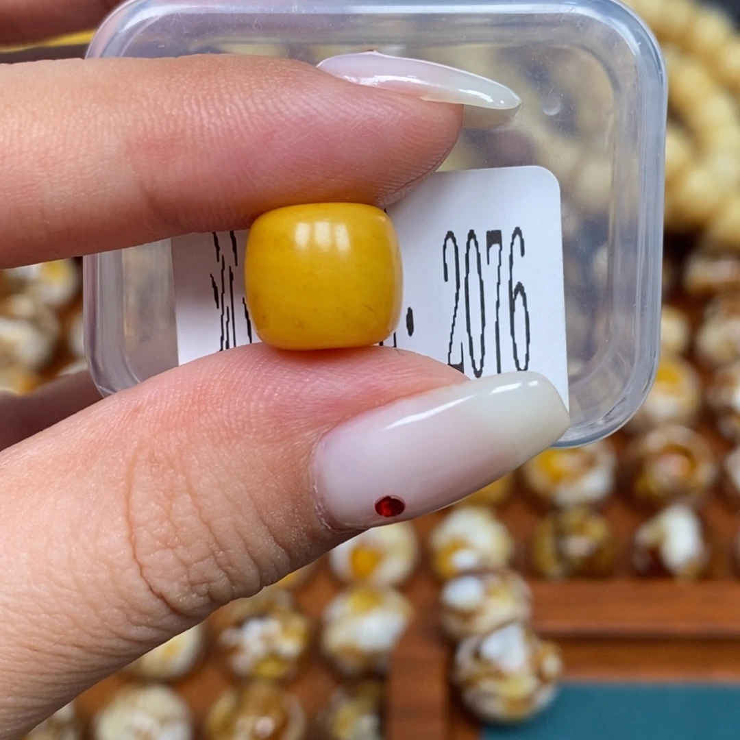 蜜蜡未镶嵌珠宝奇石2076