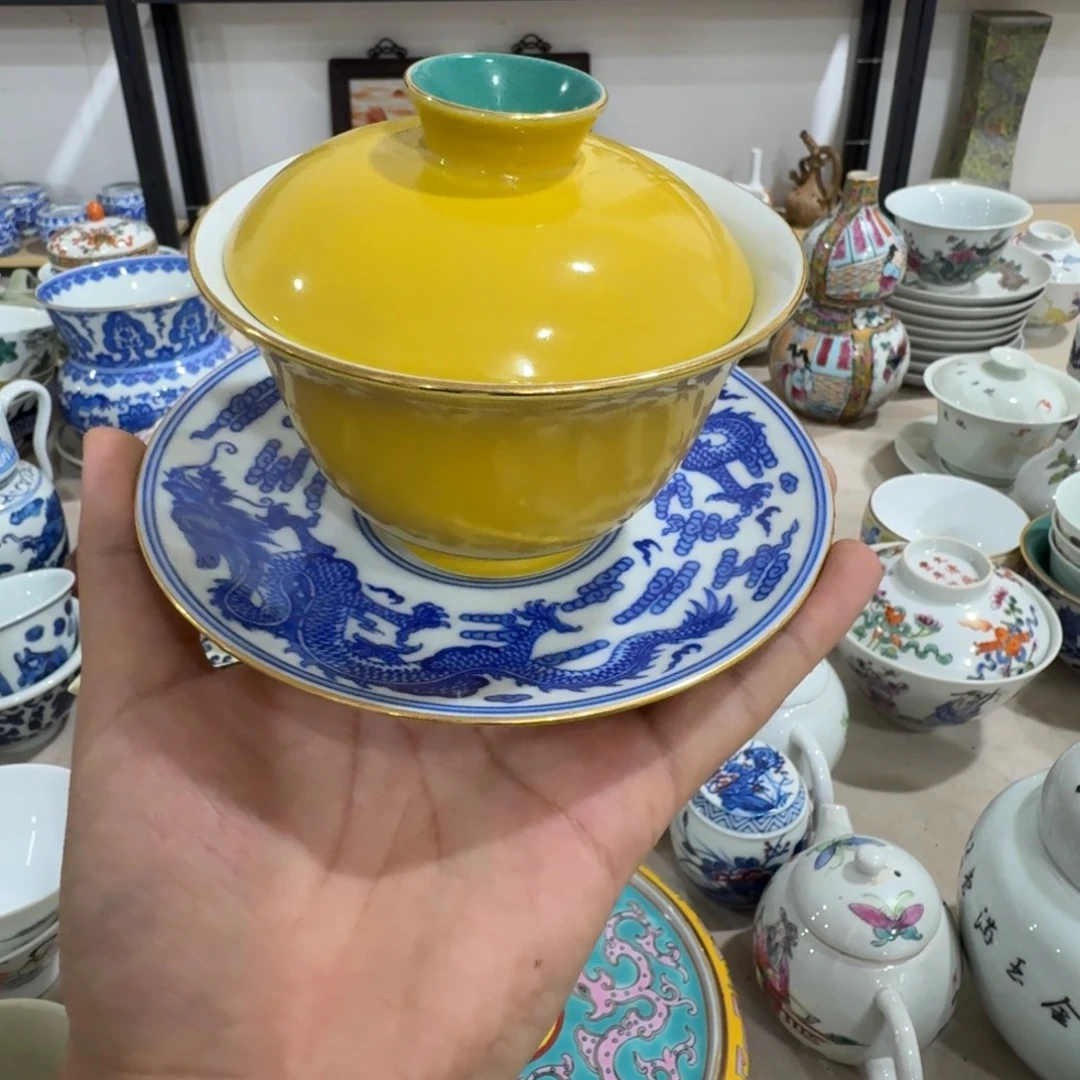 瓷片摆件的是谁和哪个了么