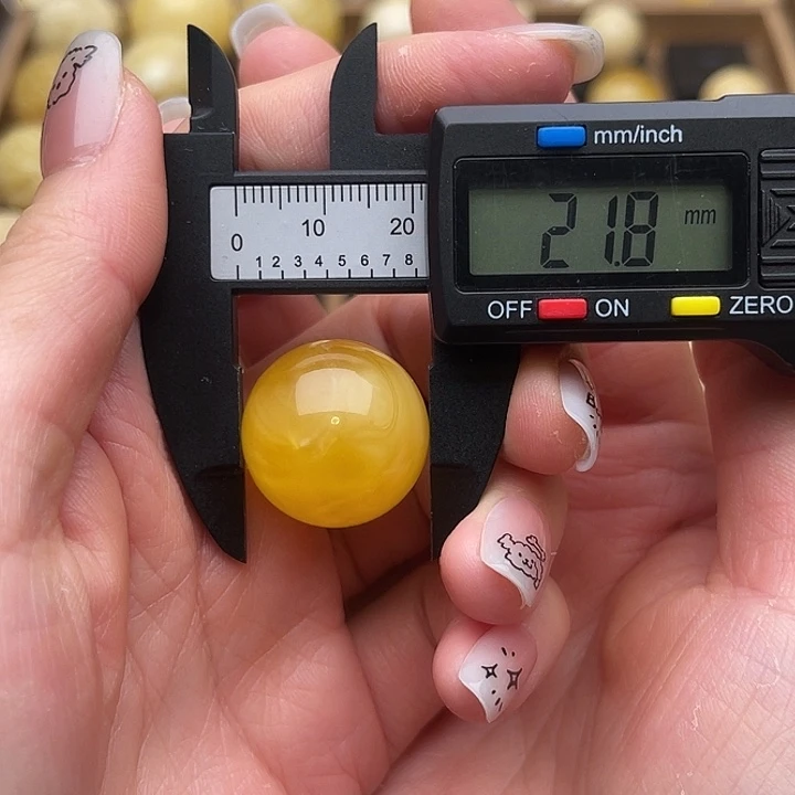 琥珀未镶嵌裸石蜜蜡鸡油黄满蜡圆珠鸽