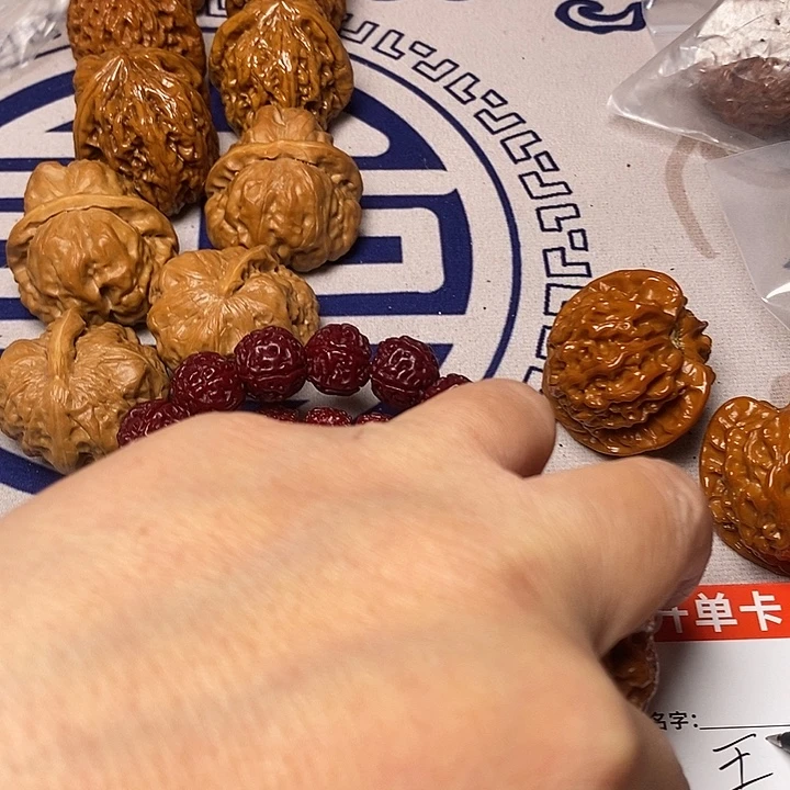 王***书文玩核桃吊坠官帽