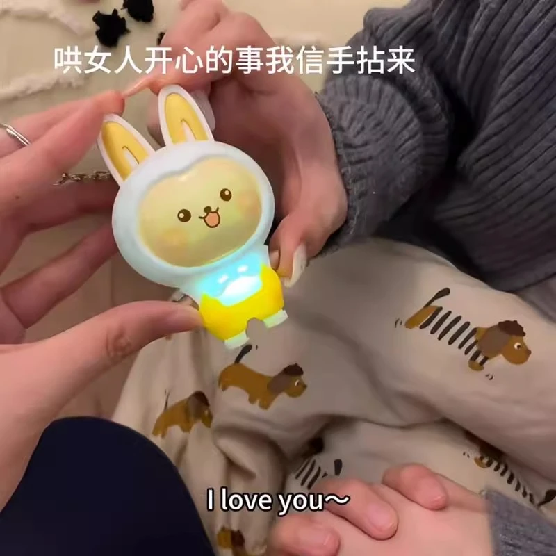 牵手感应发光挂件会说iloveyou发声玩偶七夕表白神器发光玩具儿童
