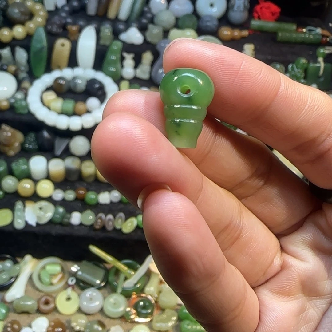 和田玉颈饰未镶嵌碧玉三通