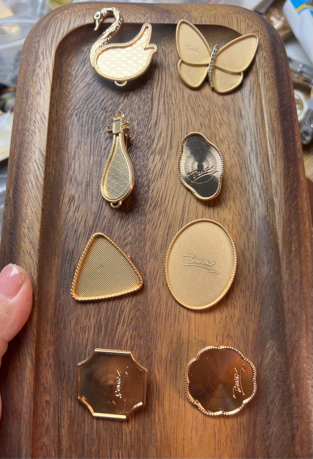 胸针一套底坯（送胶水和平替布料百分蚕宝宝丝的）