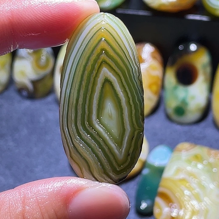 玛瑙/玉髓未镶嵌珠宝奇石