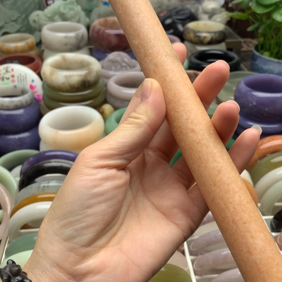 石英岩玉未镶嵌手镯擀面杖。按摩棒