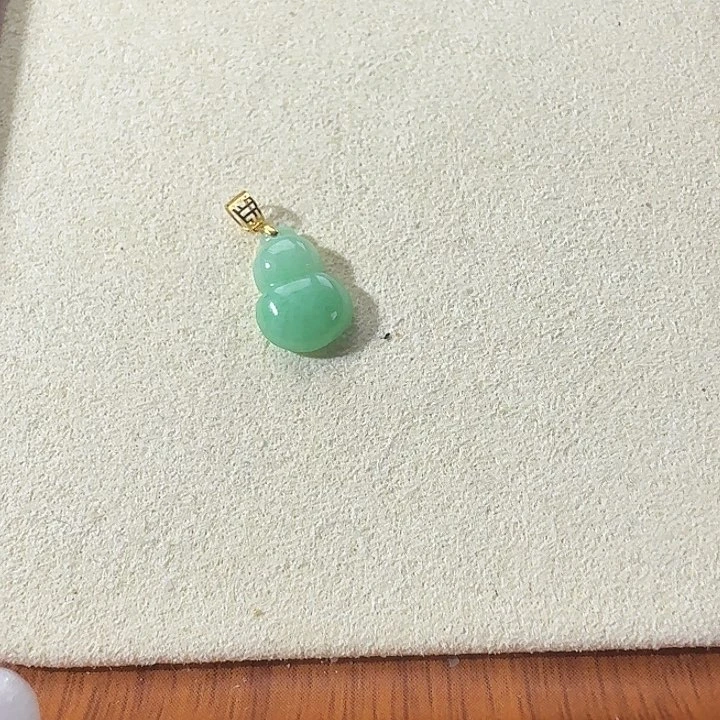 翡翠18K金镶嵌颈饰18K翡翠葫芦
