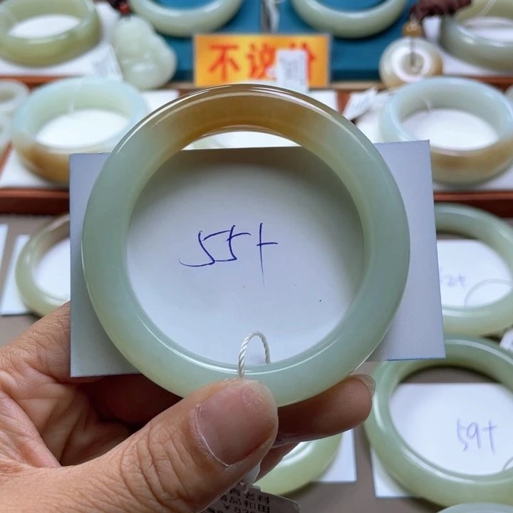 和田玉手镯未镶嵌