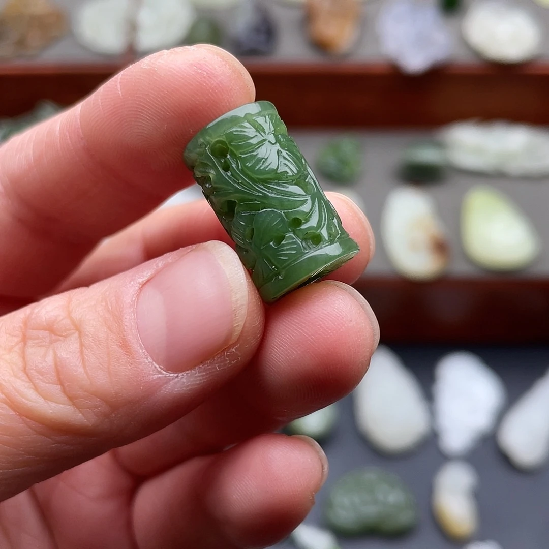 和田玉未镶嵌颈饰碧玉桶珠吊坠