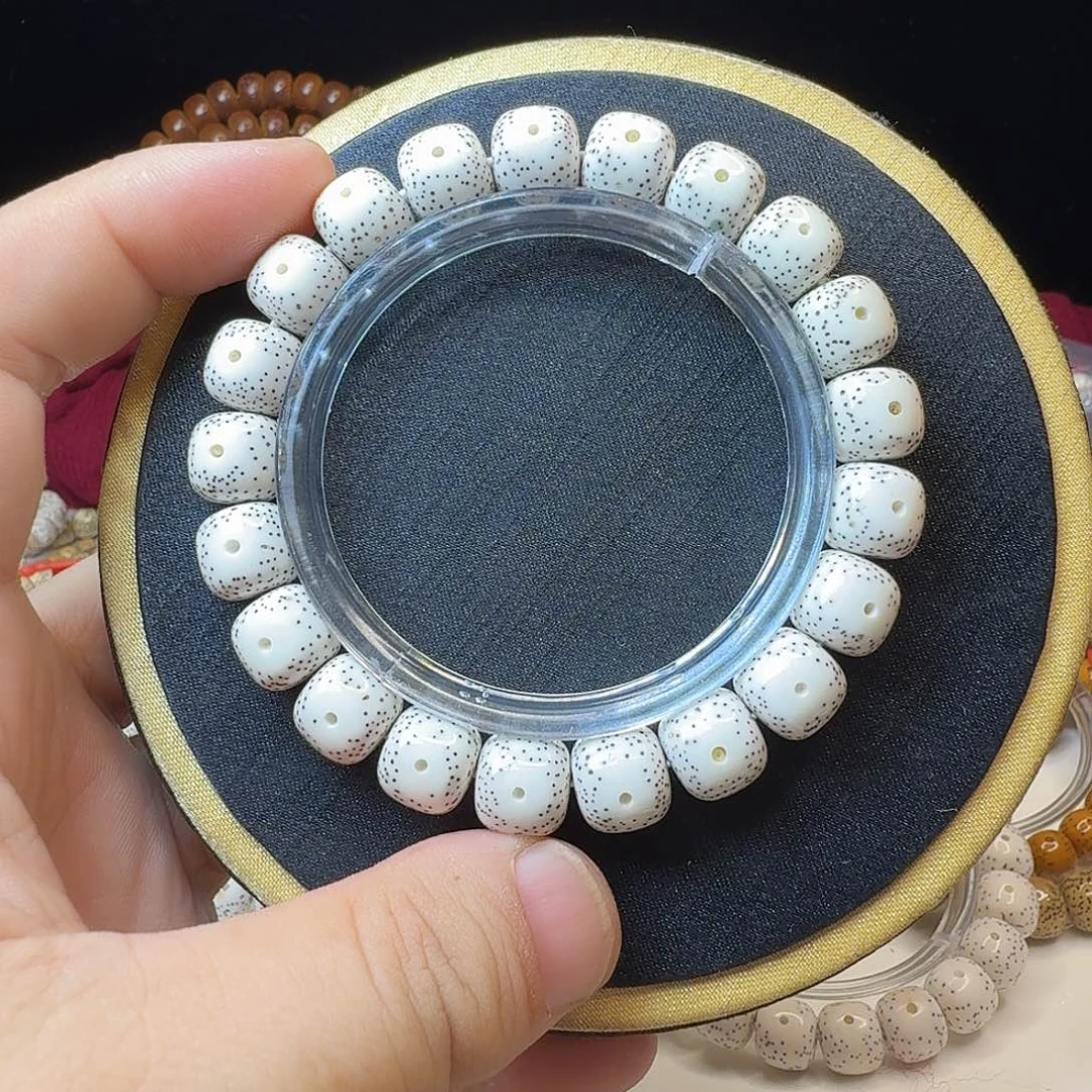 吊坠星月菩提原脂白