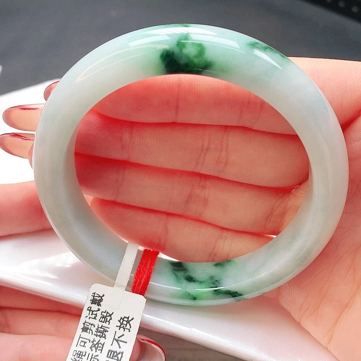 翡翠手镯未镶嵌繁****?57正圈