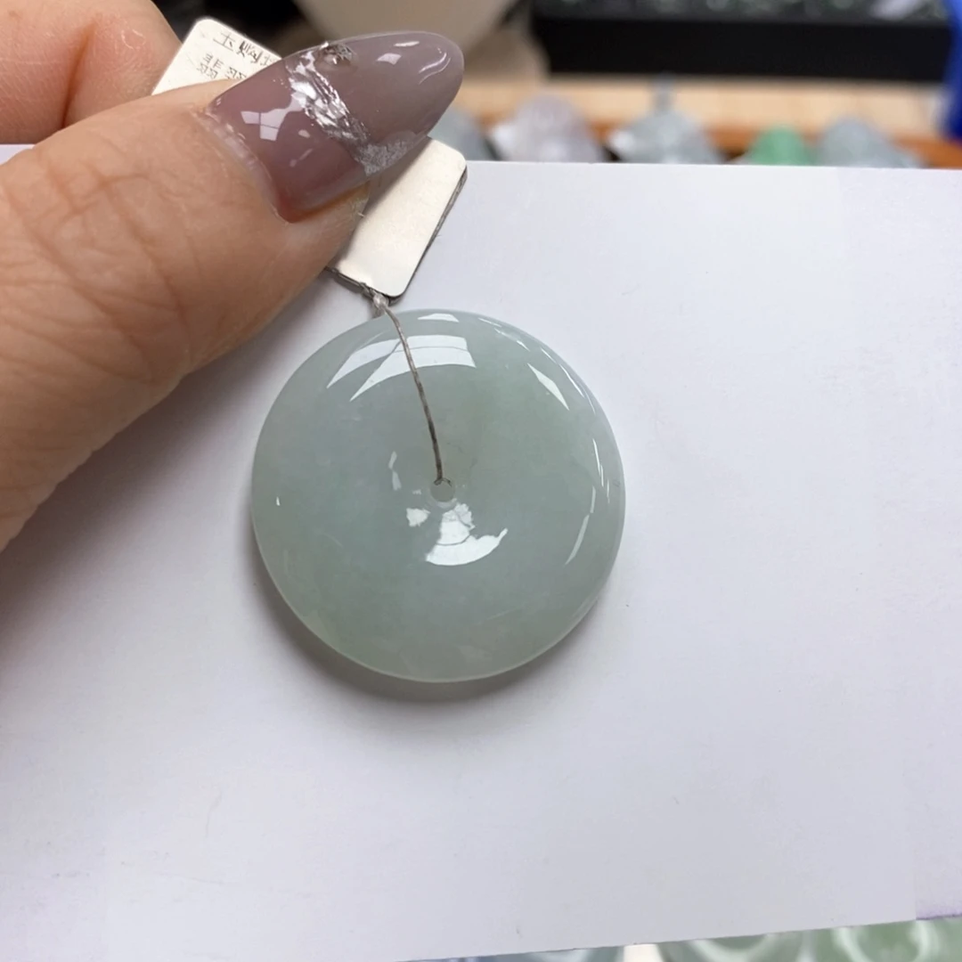 翡翠颈饰未镶嵌平安扣