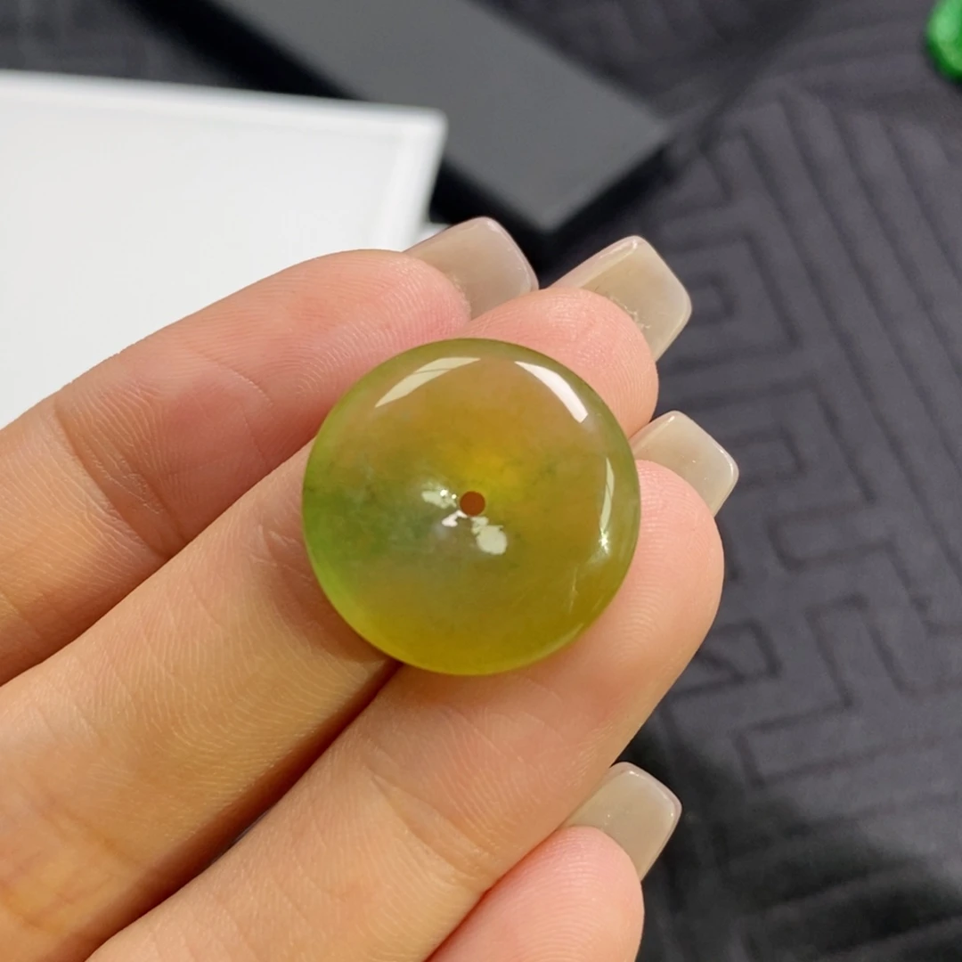 颈饰未镶嵌翡翠黄加绿平安扣