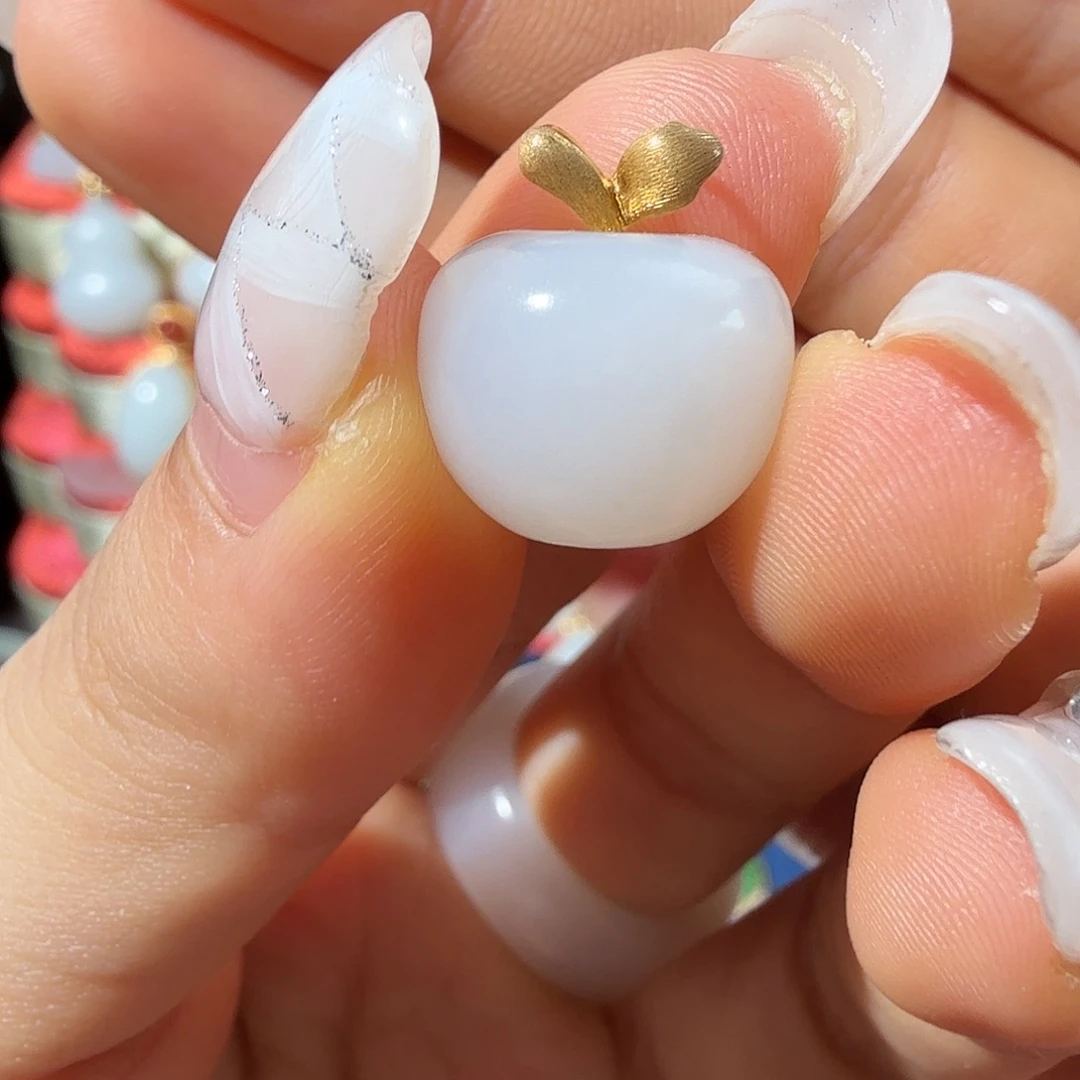 和田玉18K金镶嵌颈饰