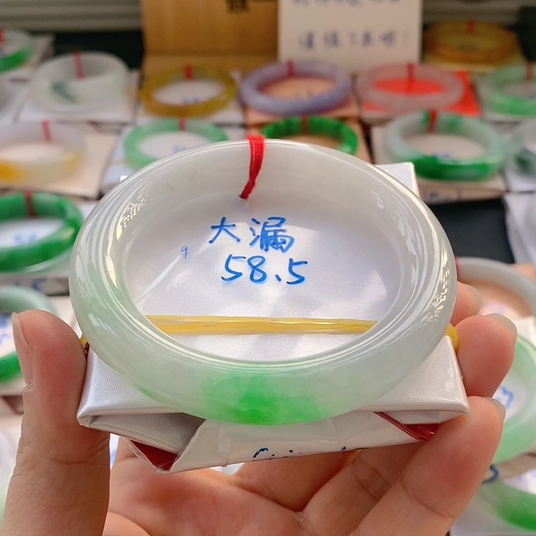 翡翠手镯未镶嵌荣***旭手镯