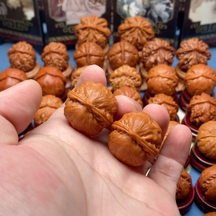 文玩核桃把件龙珠