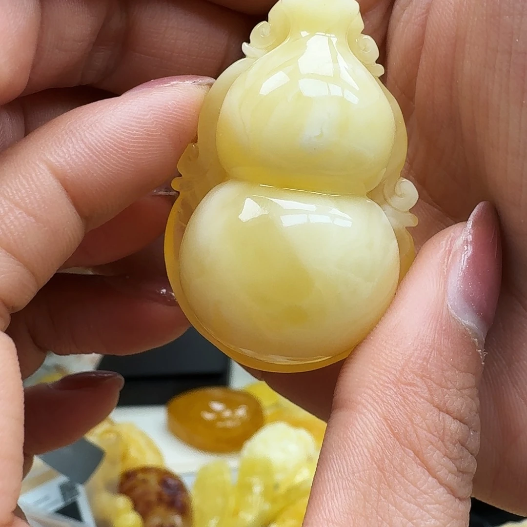 琥珀裸石未镶嵌你好