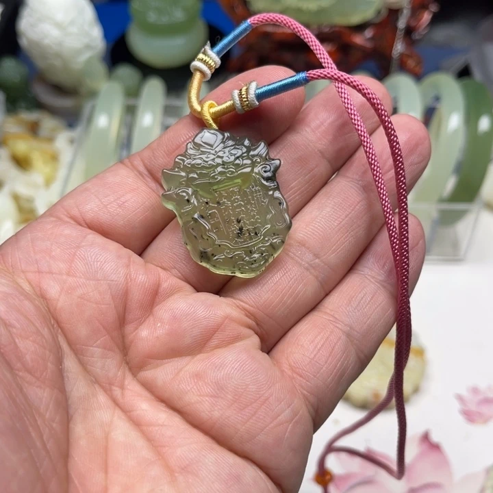 未镶嵌蛇纹石玉颈饰