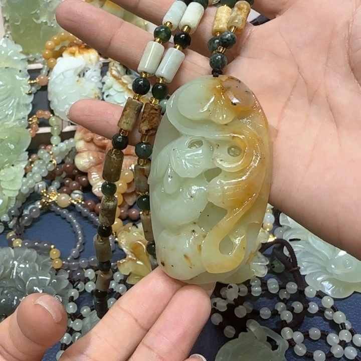 蛇纹石玉吊坠未镶嵌