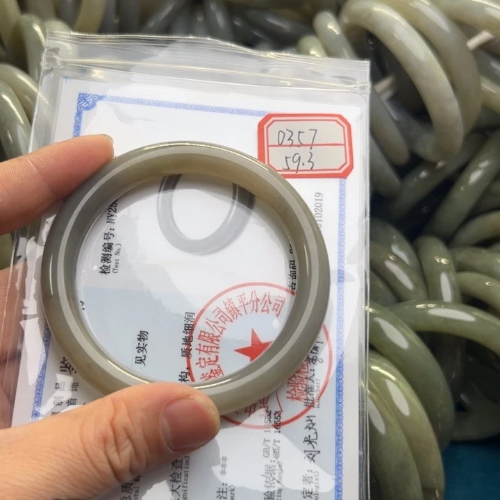 和田玉手镯未镶嵌锦***婆59.3圈围0357