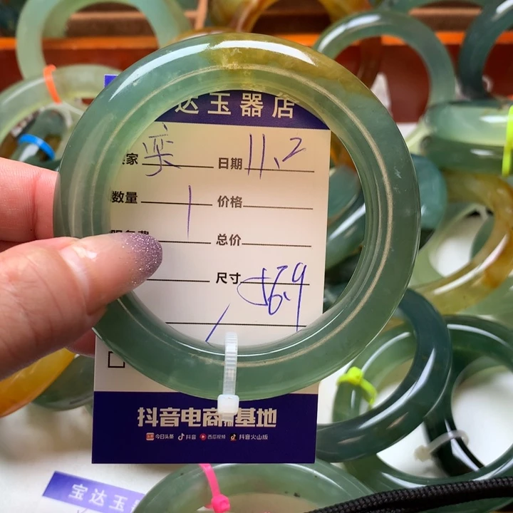 奕***安岫玉未镶嵌手镯手
