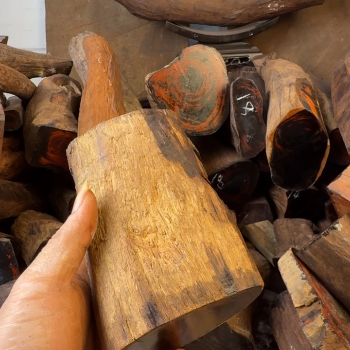 石****木大红酸枝原料摆件