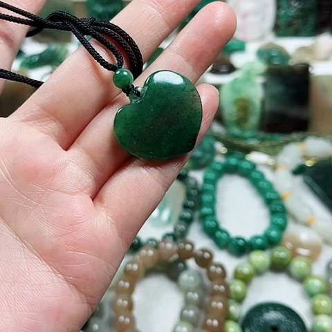 独山玉未镶嵌吊坠