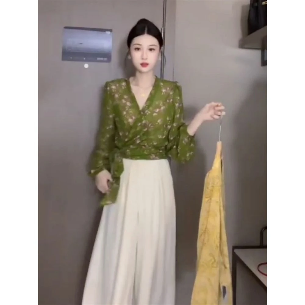 洋气减龄时尚潮流T恤女印花上衣2025夏新款交叉系带显瘦打底小衫