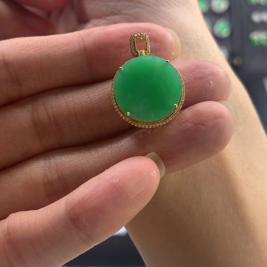 翡翠18K金镶嵌颈饰天然翡翠圆无事牌
