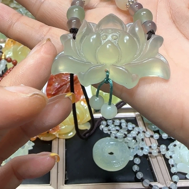 蛇纹石玉未镶嵌吊坠