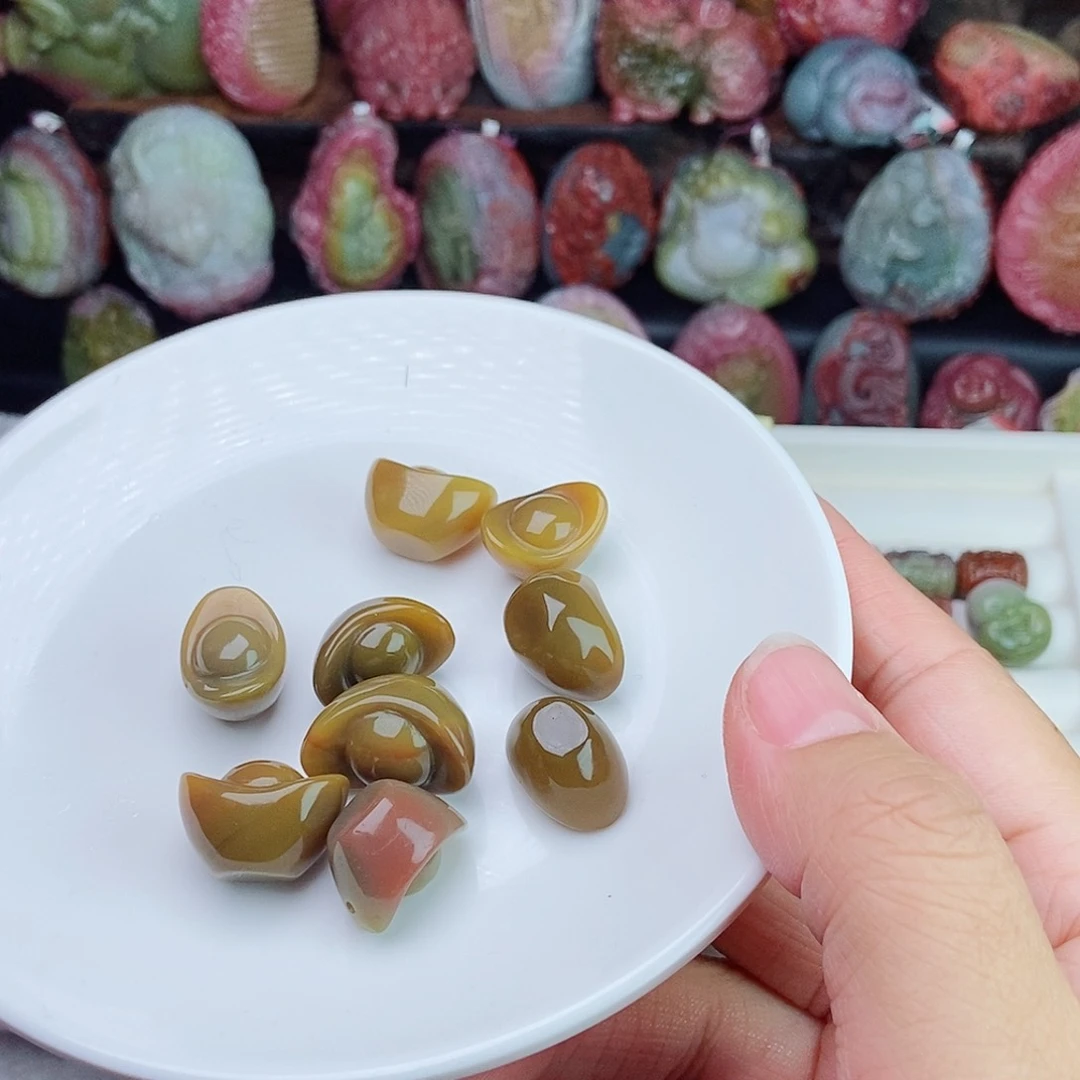 未镶嵌石英质玉（盐源）珠宝半成品