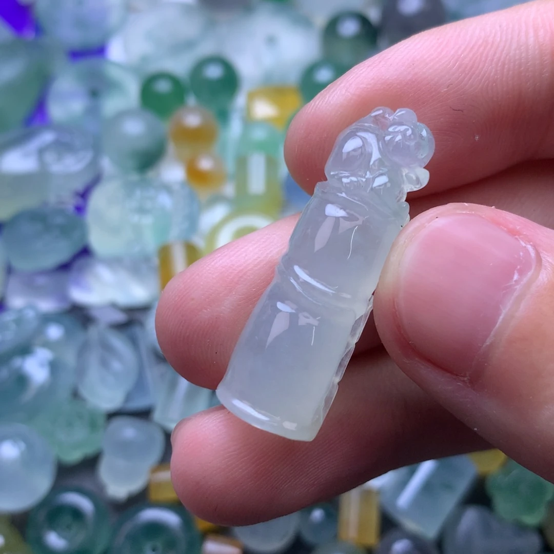 定制翡翠未镶嵌挂件