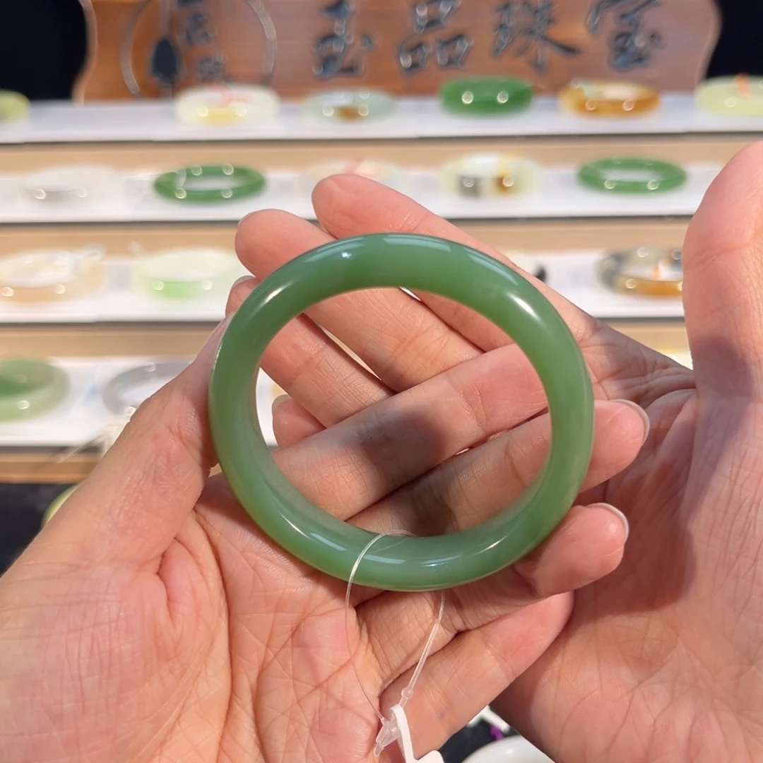 和田玉未镶嵌手镯