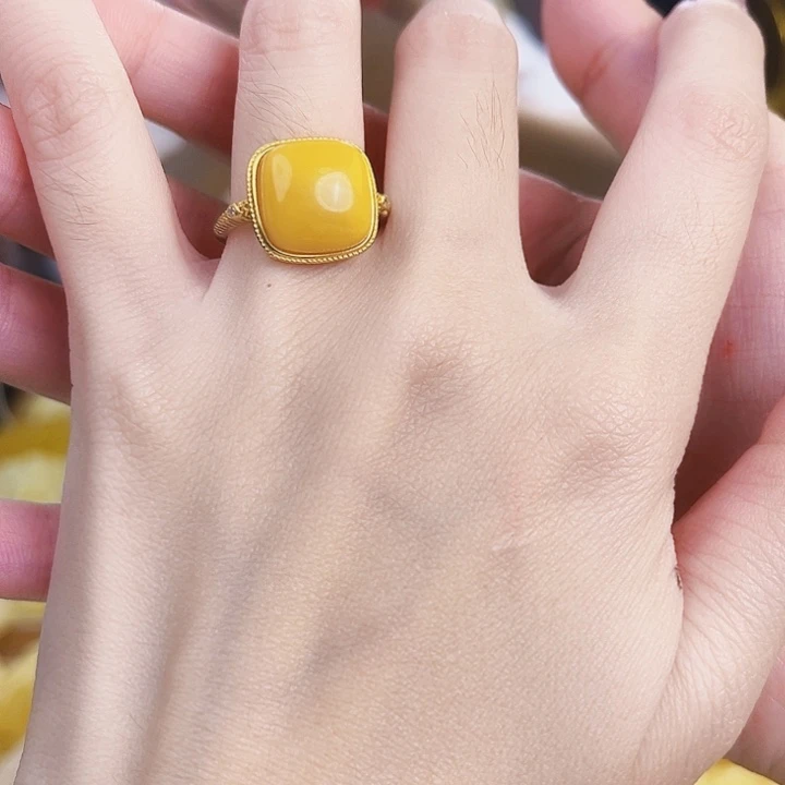 银S925镀金镶嵌琥珀裸石鸡油黄方糖戒指