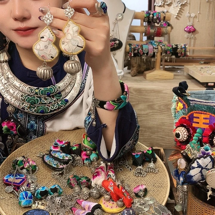 花岗石铁合金耳环