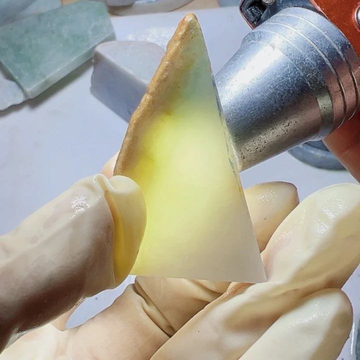 翡翠颈饰未镶嵌翡翠片料