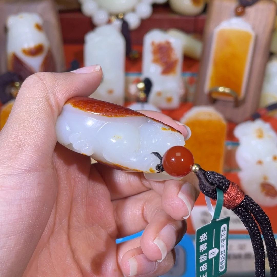 海***。和田玉未镶嵌把件